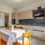 Apartment Olive Garden Ii