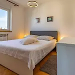 Olive Garden Ii Apartment Medulin