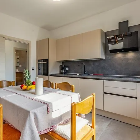 Apartment Olive Garden Ii